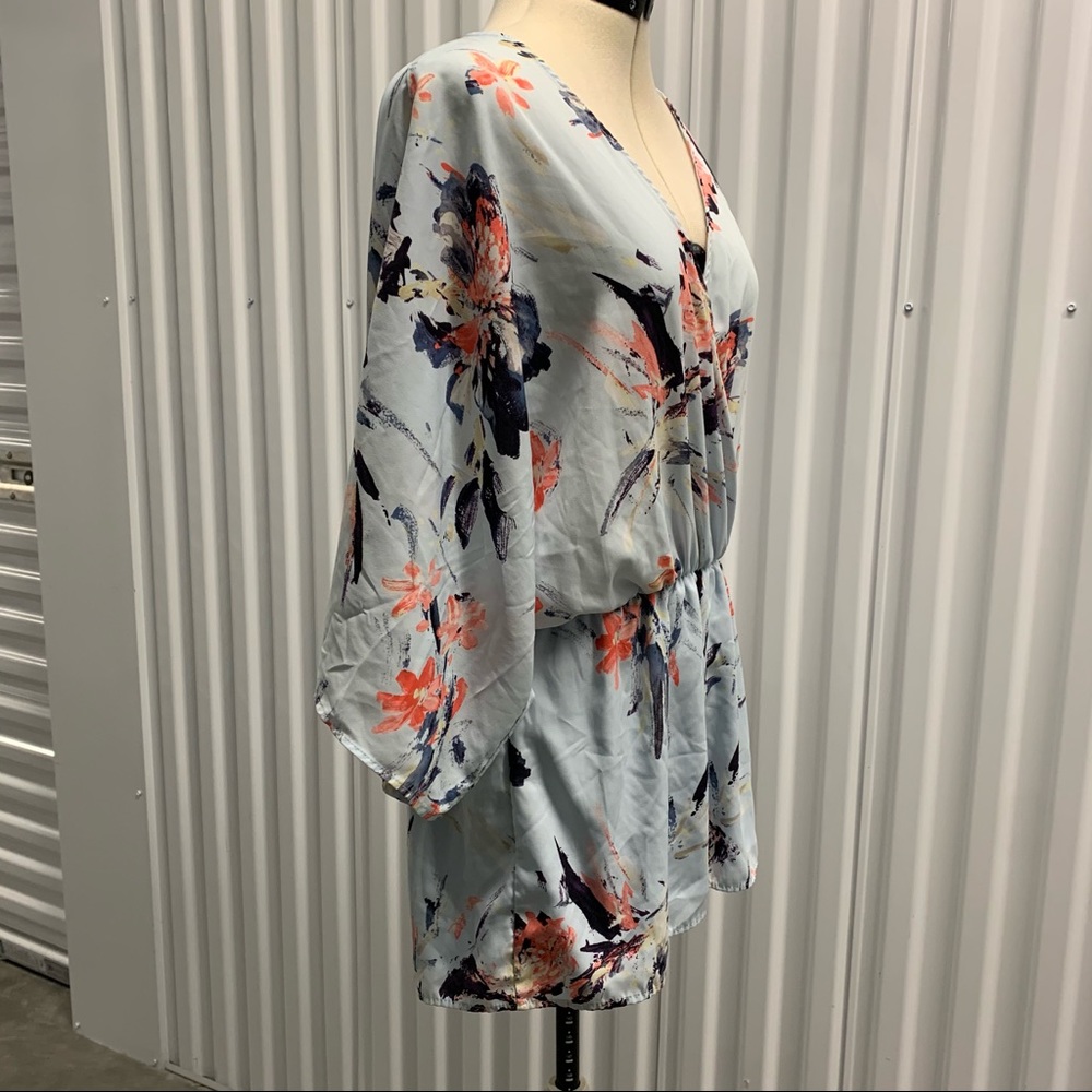 Lulu’s Pale Blue Floral Shorts Romper, Sz L